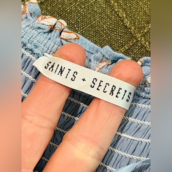 SAINTS & SECRETS
Soleil Ruffle Strap Shirred Dress Leaf Print Blue size med - Picture 9 of 15